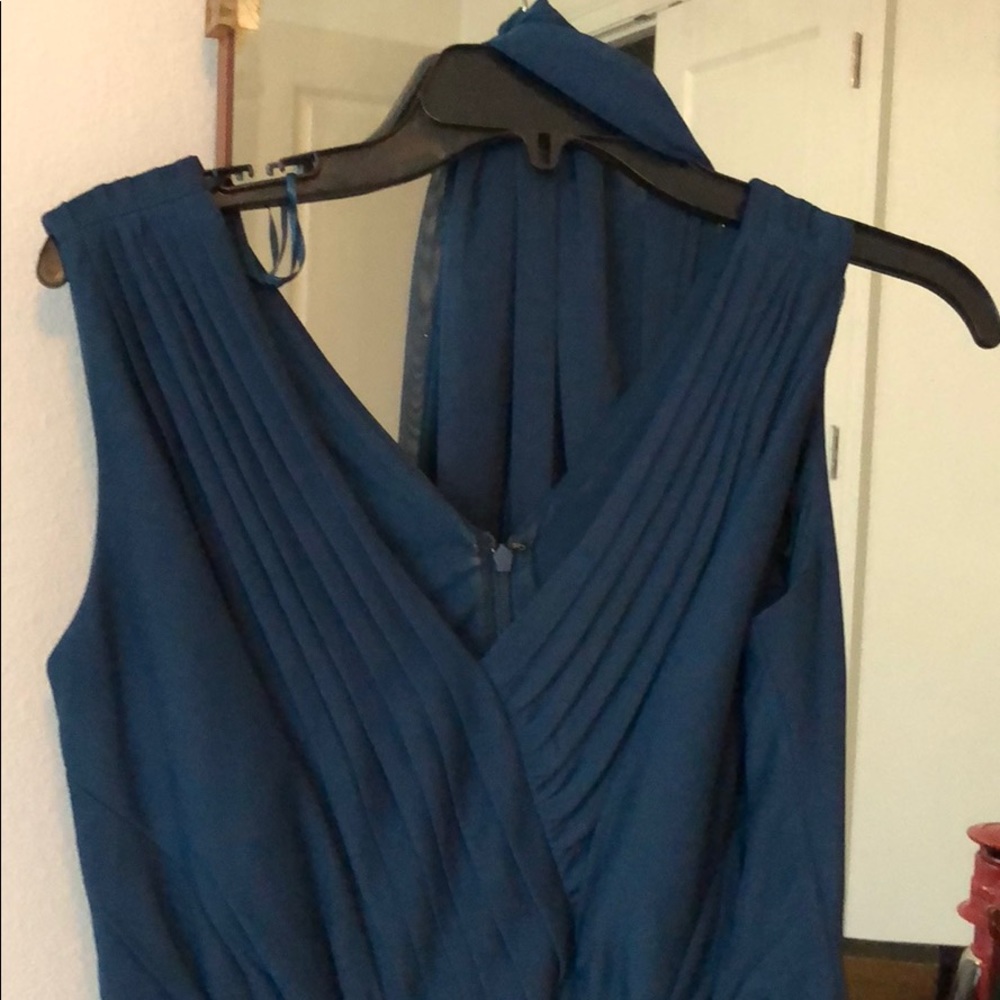 Elegant dress with waist accent